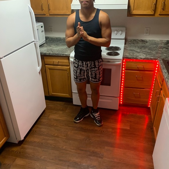 Meet your Posher, Malic - Picture 4 of 15